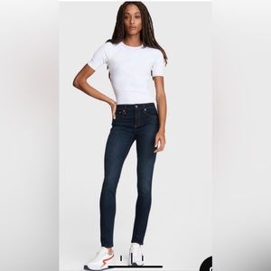 Cate Mid-Rise Skinny - Bedford
Slim Fit Dark Indigo Jean used good condition